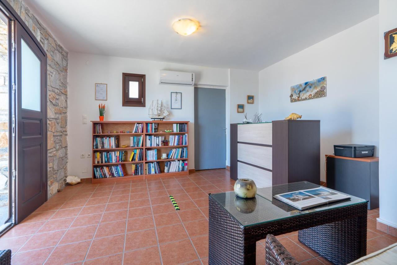 Reggina'S Apartments Finikas  Exterior photo